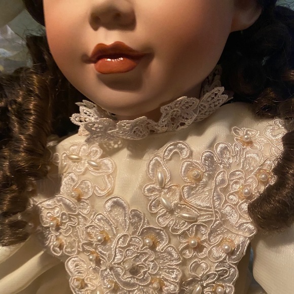 Exquisite Porcelain 27" American Classics Handcrafted Judy Dianna Victorian Doll - Picture 5 of 8